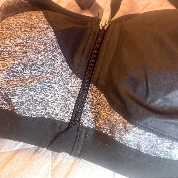 Victoria’s Secret limited edition VSX Black womens sports bra zip double padded - Picture 11 of 16